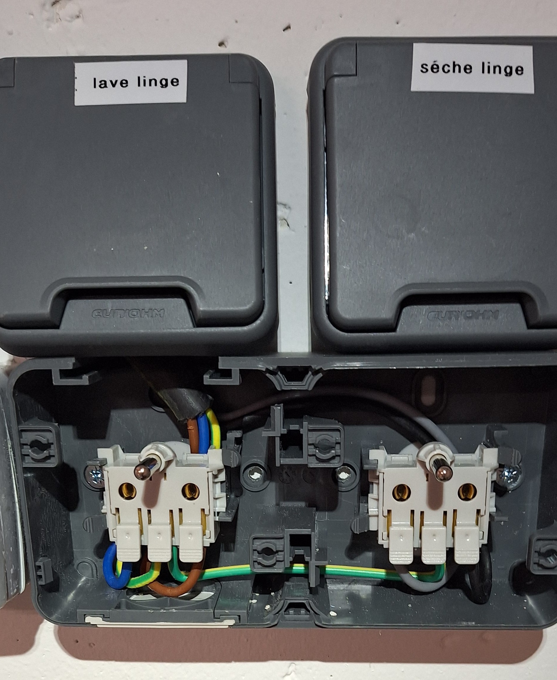 20251209150442-20250828_162508